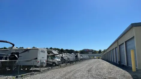 Clean drive aisle and unit access points at Volunteer Storage Vonore.